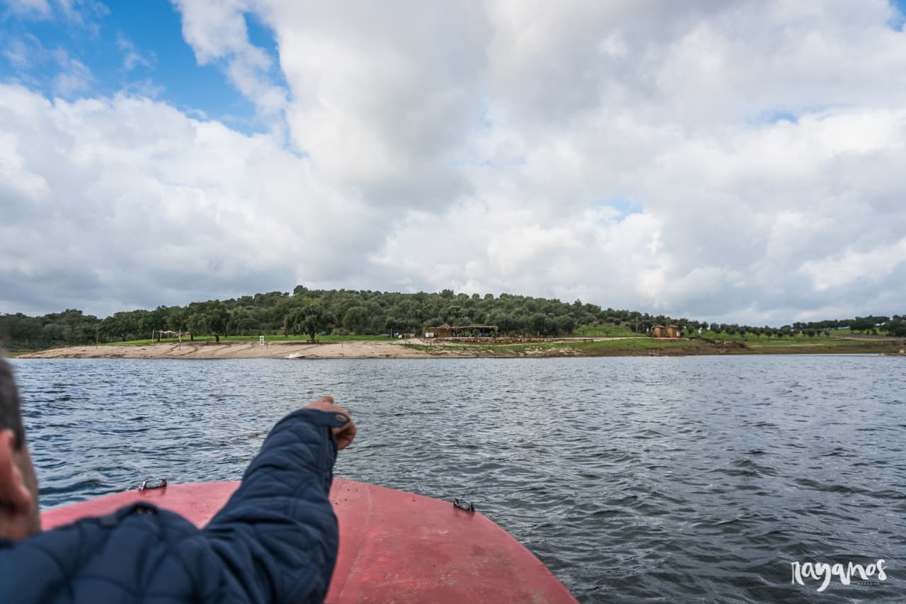Embalse de Alqueva, playa de Monte Juntos.